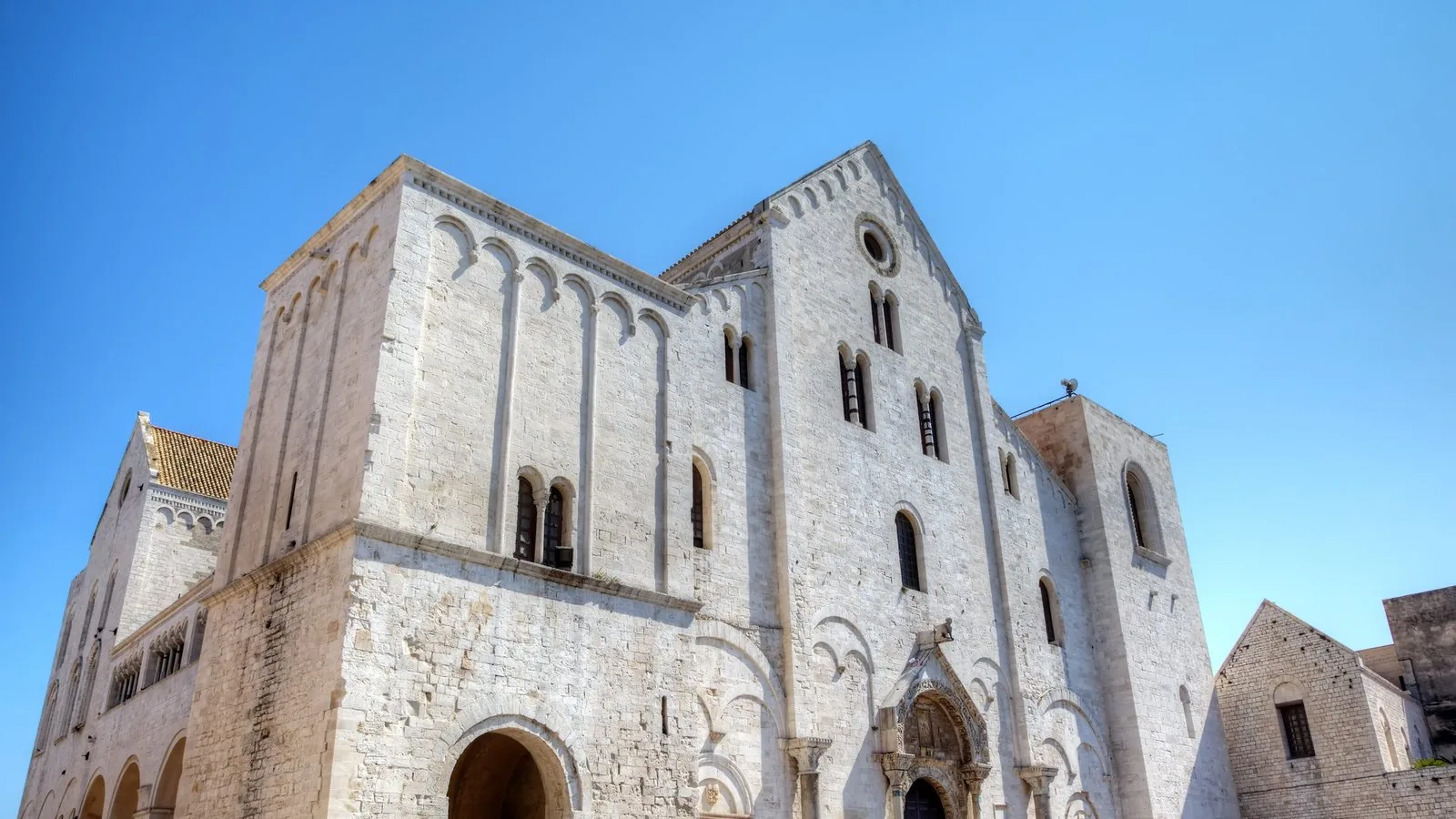Corte Cairoli B&B and Suites — B&B nel centro di Modugno, a 8 km da Bari, 