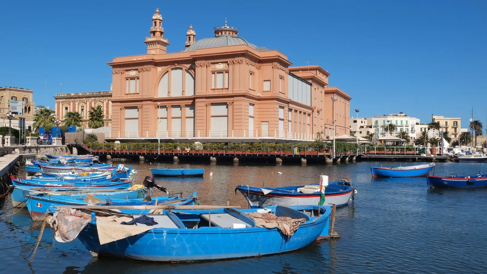 Corte Cairoli B&B and Suites — B&B nel centro di Modugno, a 8 km da Bari, 